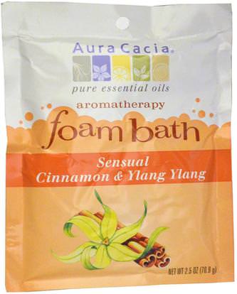 Aura Cacia, Aromatherapy Foam Bath, Sensual Cinnamon & Ylang Ylang, 2.5 oz (70.9 g) ,حمام، الجمال، أملاح الاستحمام