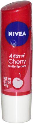 Nivea, A Kiss of Cherry, Fruity Lip Care, 0.17 oz (4.8 g) ,حمام، الجمال، أحمر الشفاه، لمعان، بطانة