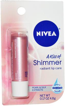 Nivea, A Kiss of Shimmer, Radiant Lip Care, 0.17 oz (4.8 g) ,حمام، الجمال، أحمر الشفاه، لمعان، بطانة