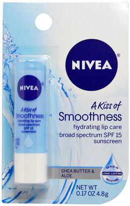 Nivea, A Kiss of Smoothness, Hydrating Lip Care, SPF 15, Shea Butter and Aloe, 0.17 oz (4.8 g) ,حمام، الجمال، العناية الشفاه، شفة الشمس