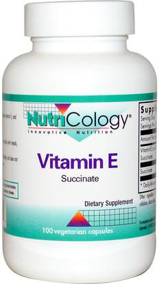 Nutricology, Vitamin E, Succinate, 100 Veggie Caps ,الفيتامينات، فيتامين e