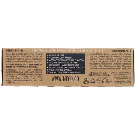 The Natural Family Co, Blak, Whitening Toothpaste, Activated Charcoal, 3.52 oz (100 g):التبييض, معج,ن الأسنان